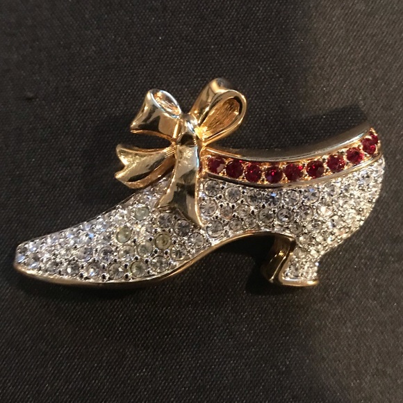 Jewelry - 1900’s pump heel style pendant
